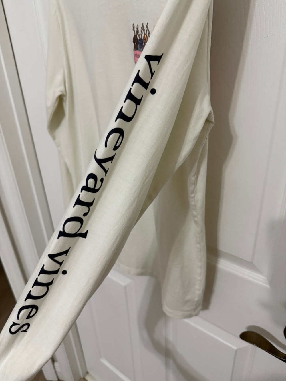 Vineyard Vines men’s Cream christmas Long-Sleeve Tee with dogs - Picture 4 of 5